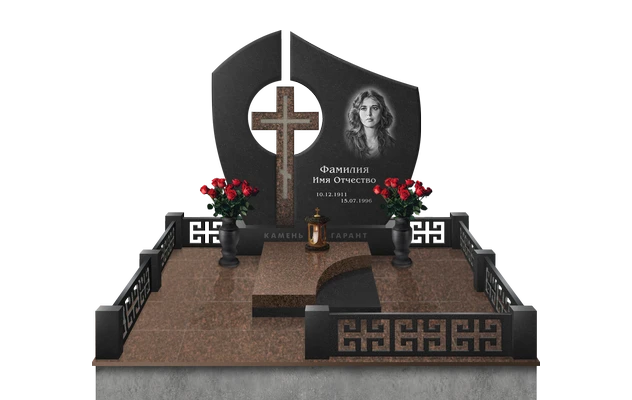 Мемориальный комплекс с полуплитой, плиткой и оградой Греческая